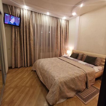 Big Apartment In Rivne Center المظهر الخارجي الصورة