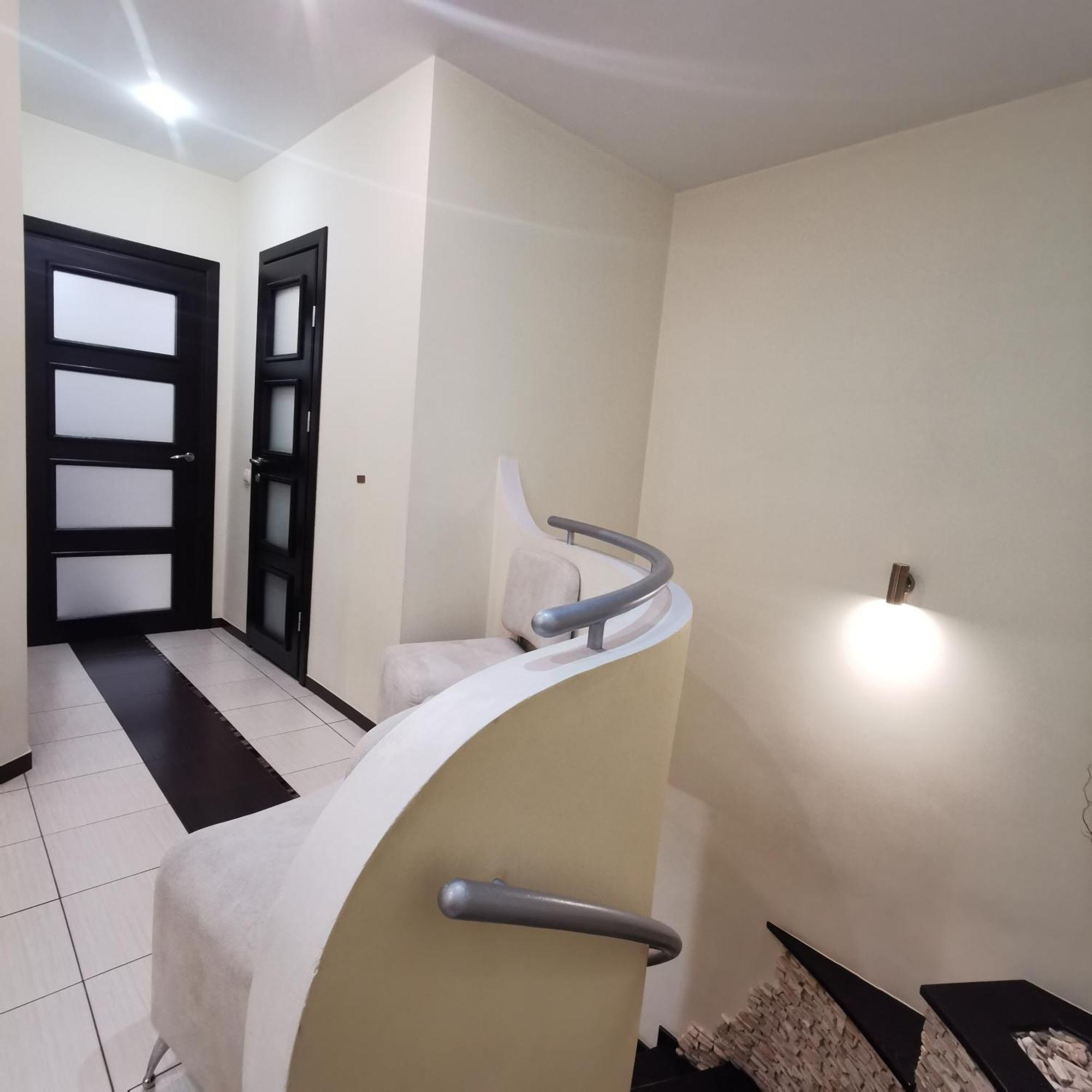 Big Apartment In Rivne Center المظهر الخارجي الصورة