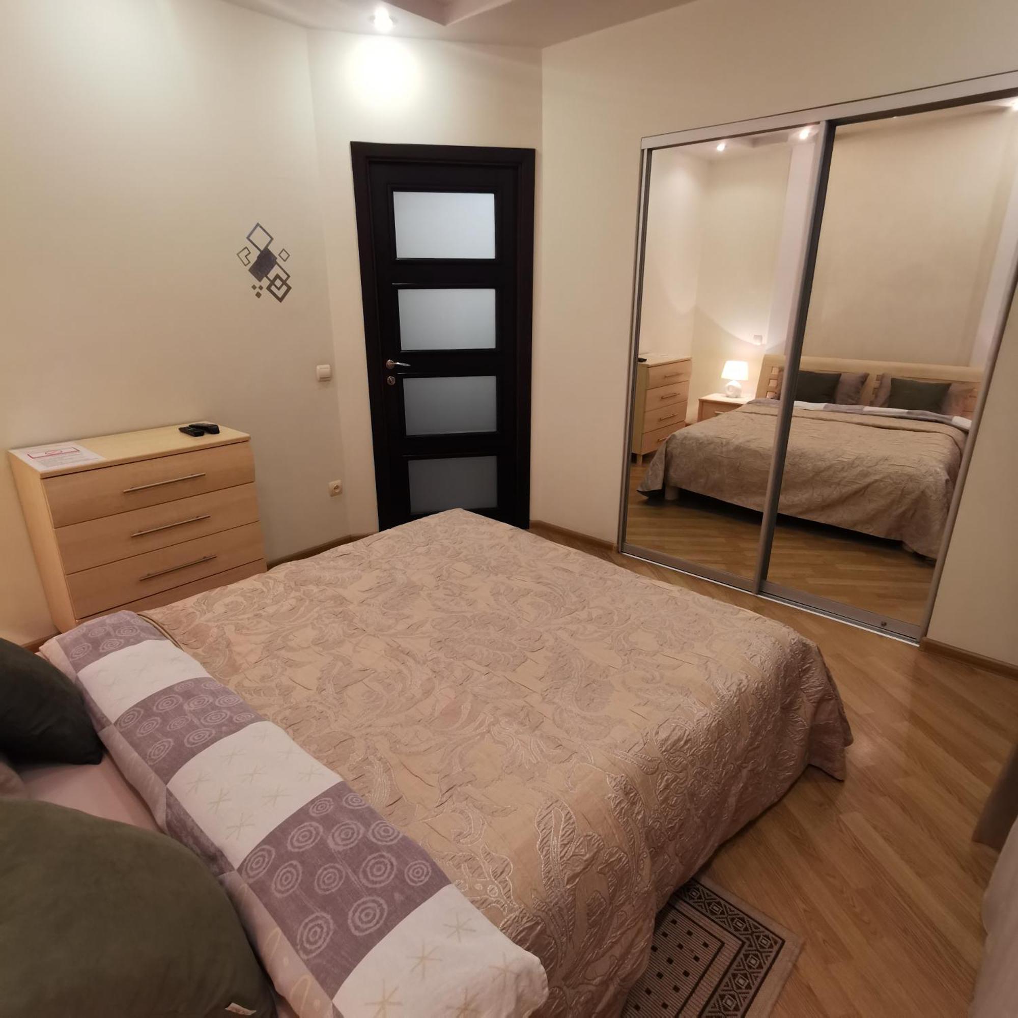 Big Apartment In Rivne Center المظهر الخارجي الصورة