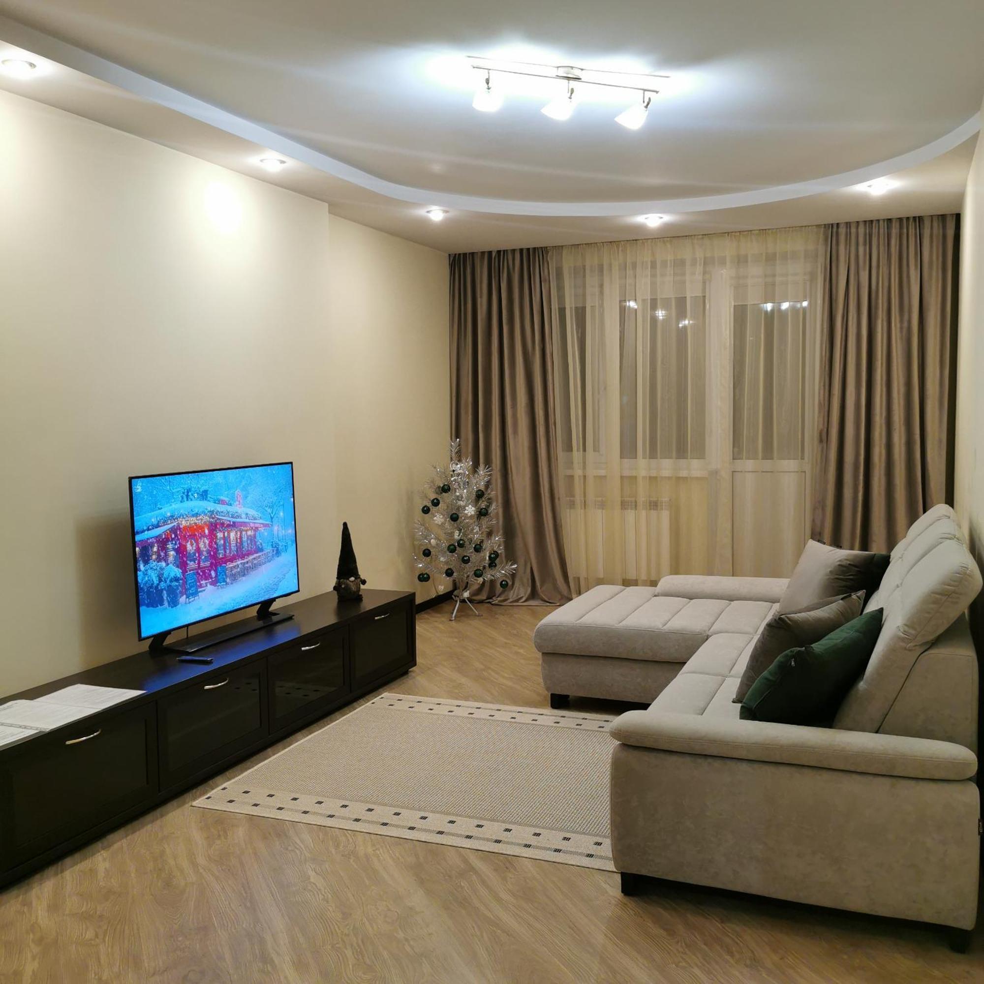 Big Apartment In Rivne Center المظهر الخارجي الصورة
