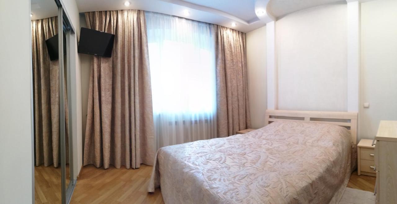 Big Apartment In Rivne Center المظهر الخارجي الصورة